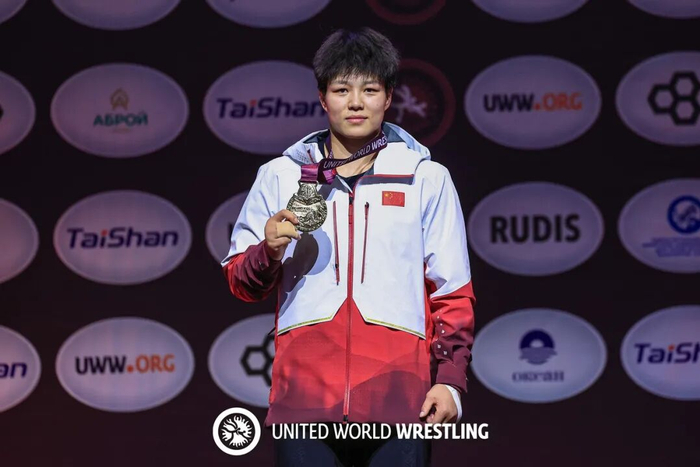 et365（中国）官方网站、APP下载、bet365 Sports-云南摔跤双姝闪耀亚锦赛：龙佳夺金，李泽露摘铜|亚洲摔跤锦标赛|自由式摔跤|决赛|选手|女子_新浪体育_新浪新闻
